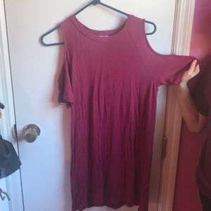 Super cute maroon cold shouldered dress!!